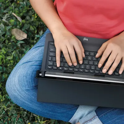 Logitech Universal Folio Funda con Teclado Inalámbrico para
