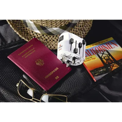 ADAPTADOR DE VIAJE HAMA DE 3 CLAVIJAS HASTA 150 PAISES