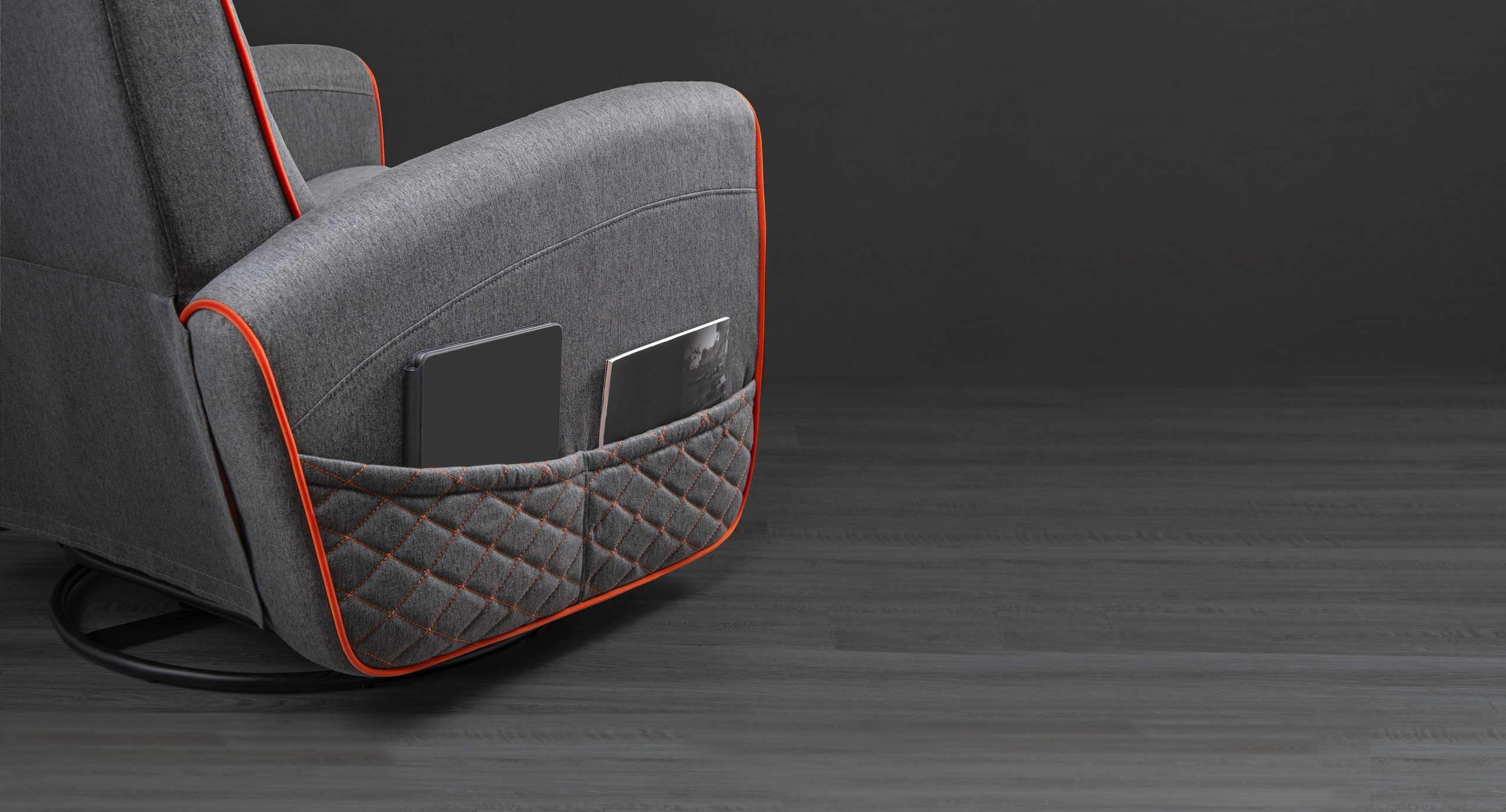Permanecer en el bolsillo Un práctico bolsillo lateral mantiene tus objetos esenciales a tu alcance, permitiéndote concentrarte en tu juego.